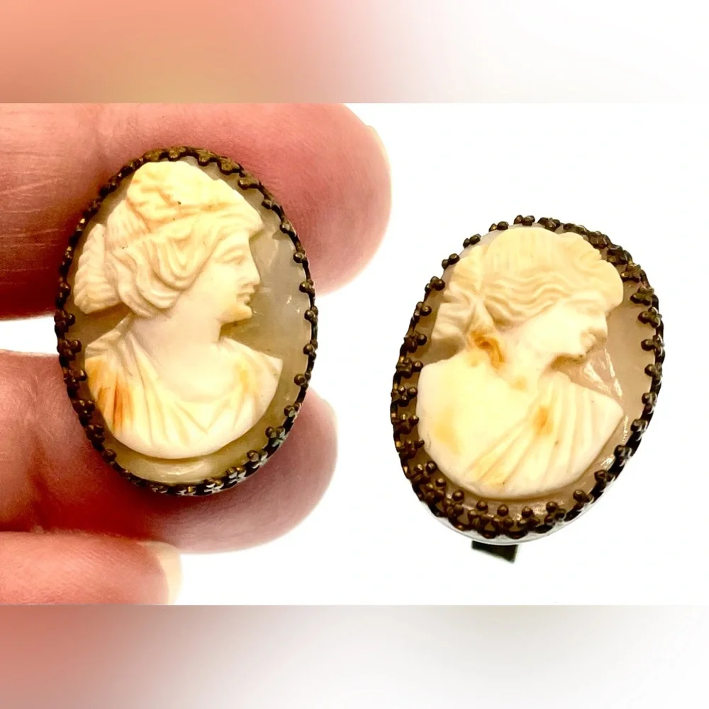 Vintage Antiqued Gold Tone Bezel Set Carved Cameo Cufflinks